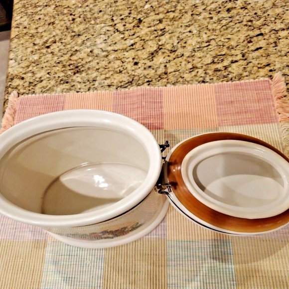 Knott's Berry Farm Oval Ceramic Cookie Storage Canister w/Attached Hinged Lid - Picture 4 of 7